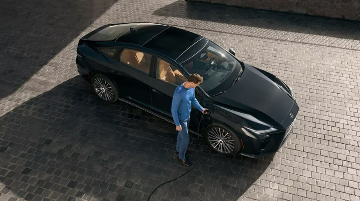 Lexus Just Reinvented the ES — Whether Sedan Buyers Wanted It or Not