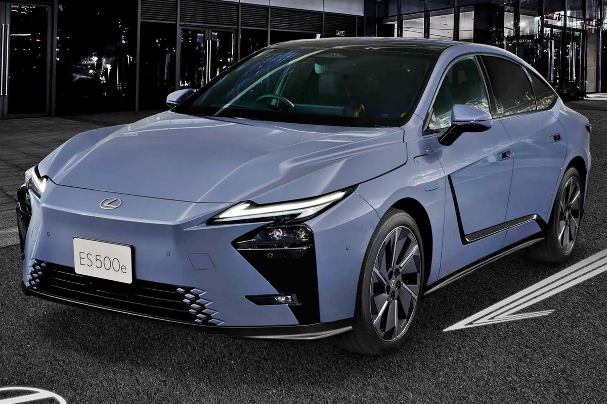Lexus Built A ‘Foot-Odor Footrest' For The New ES, And Somehow That Is Not The Only Odd Option