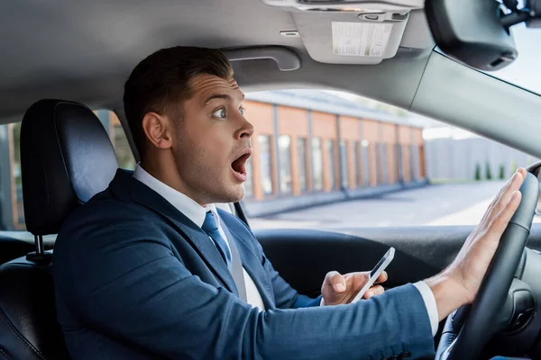 This 5-Second Driving Habit Can Make a Crash 20 Times More Likely